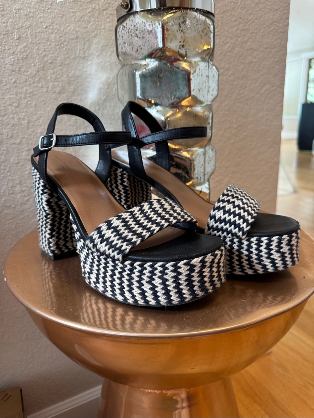 Universal Thread Black and White Woven Platform Sandals